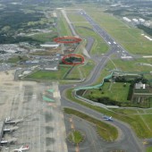 Cánh đồng rau đơn độc của lão nông ngay giữa sân bay Narita